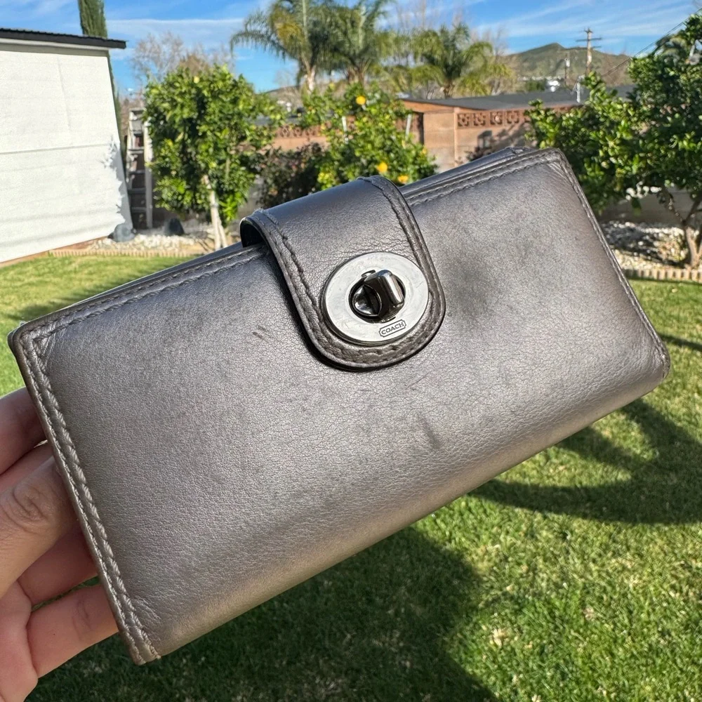 Coach Vintage Women's Silver Metallic Leather Bifold Wallet With Checkbook Flap
